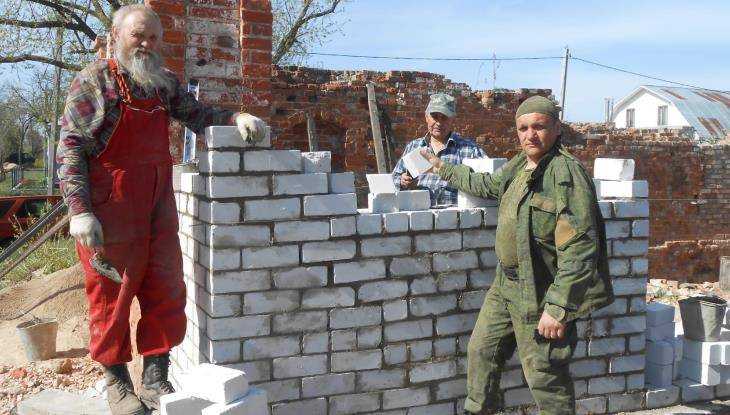 В Севске брянские казаки восстанавливают разрушенный храм