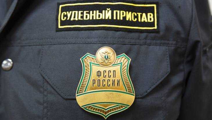 «Брянскэнергосбыт» по приказу суда уволил за молчание бывшего пристава