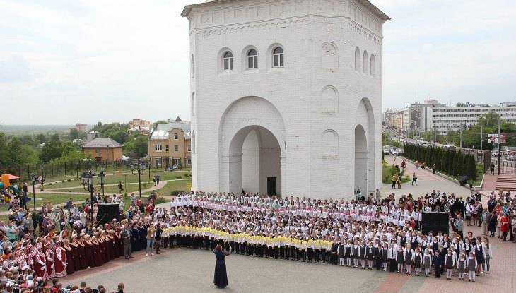 День славянской культуры в Брянске отметили хоровым концертом у собора