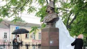 В Брянске актёр Василий Лановой открыл памятник адмиралу Ушакову