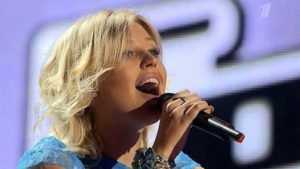 Ведущая «Голоса» написала песню для брянской певицы Насти Гладилиной