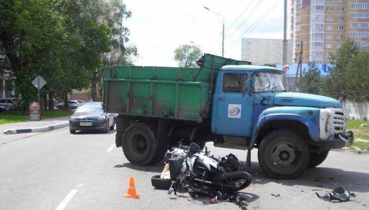На улице Брянска грузовик покалечил 42-летнего мотоциклиста
