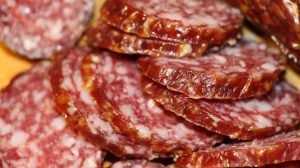 На брянской станции инспекторы запретили ввоз 158 кило мяса и колбасы