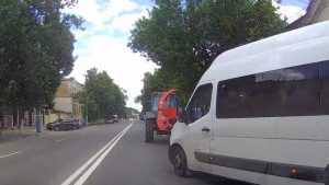 В Брянске матерщинник снял видео опасного маневра маршрутчика