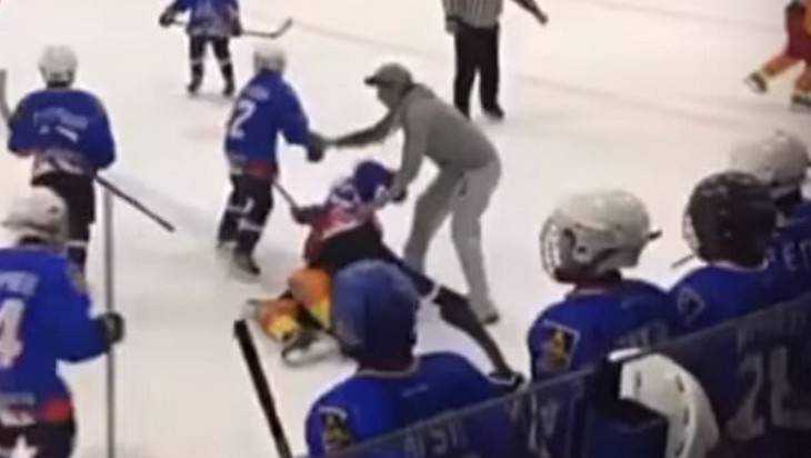 В Брянске 10-летние хоккеисты учинили массовую драку