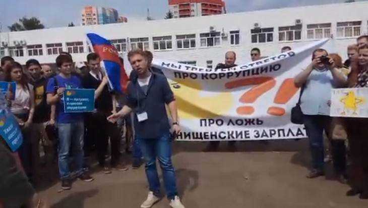 Брянские подручные Навального обматерили тех, кто провалил пикет