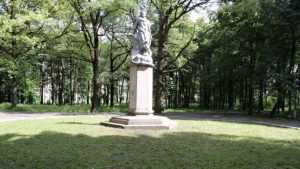 В брянском парке древний дуб украсят цепью из сказки Пушкина