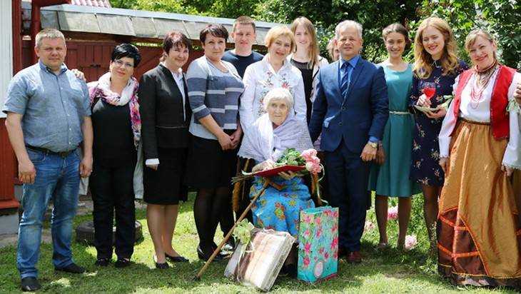 В Брянске почетный донор Антонина Чмутова отпраздновала свое 100-летие