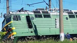 В «РЖД» не назвали причину схода с рельсов локомотива на Брянске-II