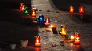 На Кургане в 4 утра брянцы зажгли свечи в память о жертвах войны