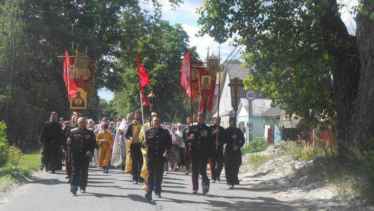 Брянские казаки приняли участие в крестном ходе