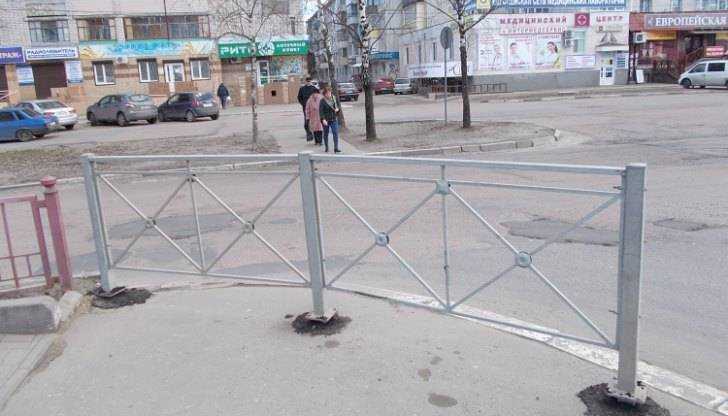 В Брянске водитель пригрозил давить пешеходов на закрытом переходе у БУМа