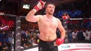 Непобедимому брянскому бойцу Минакову нанесли удар вне ринга