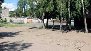 Спортплощадку школы №52 в Брянске признали опасной