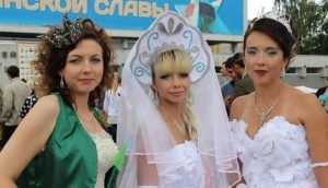 В Брянске на параде невест поздравят юбиляров супружеской жизни