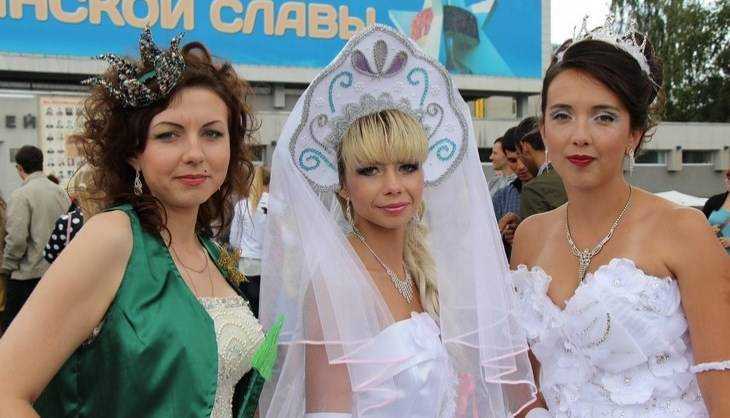 В Брянске на параде невест поздравят юбиляров супружеской жизни