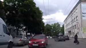 В Брянске сняли видео проезда по встречке запутавшегося водителя
