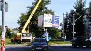 В Брянске убрали 175 незаконных рекламных щитов