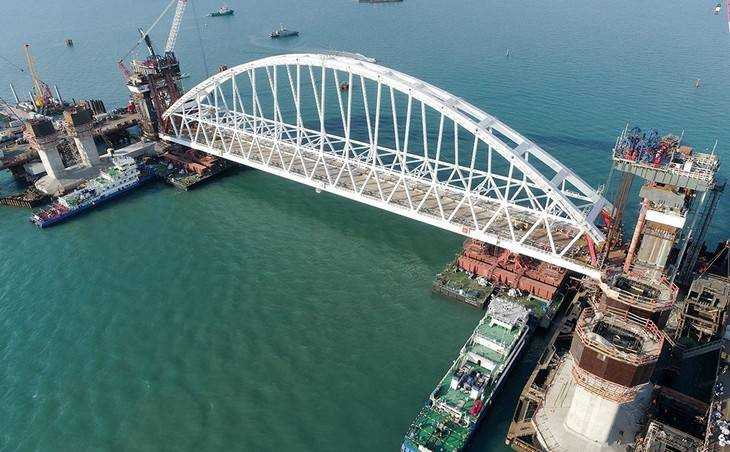 Опубликовано видео зрелищного подъема арки Крымского моста