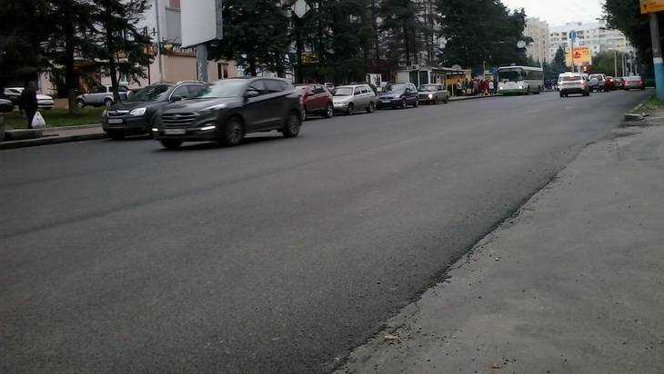 В Брянске на Красноармейской обновили самый  разбитый участок дороги