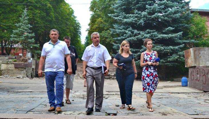 В Семёновском сквере Брянска высадят более сотни клёнов и рябин