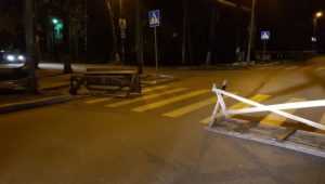 В Белых Берегах возвели баррикады из столов на пешеходном переходе