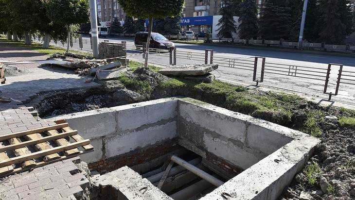 По приказу брянского губернатора начали менять ржавое подземное хозяйство