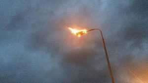 На проспекте Московском в Брянске сгорел фонарь
