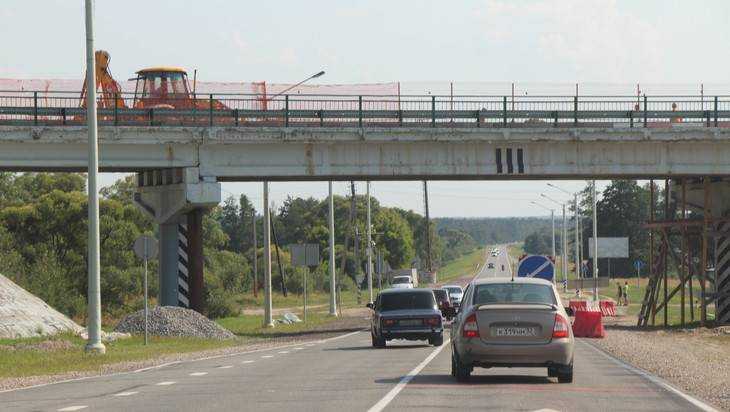 На брянском участке трассы «Украина» начали ремонт аварийного моста