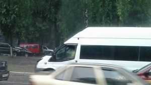 В Брянске сняли видео устрашающего тарана лихого маршрутчика