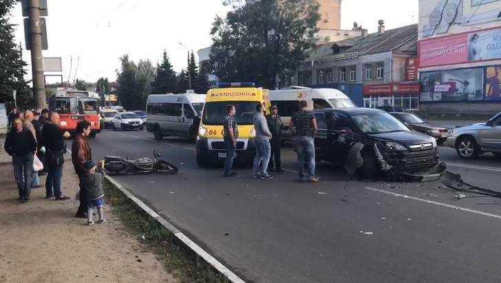 Тяжелое ДТП с мотоциклистом в Брянске повлекло огромную пробку