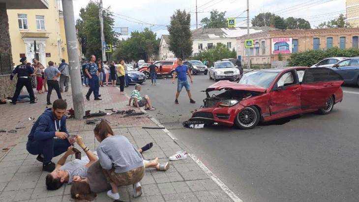 По вине шальной автомобилистки пострадали 5 гостей Брянска