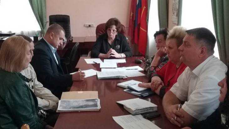 Екатерина Лахова провела приём граждан в администрации Володарского района