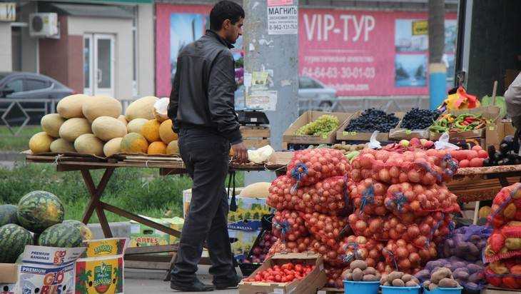Азербайджанца рассмешили штрафом за торговлю арбузами в Брянске