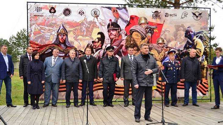 В Брянске прошла первая военно-спортивная игра «Юнармейский кросс воина»