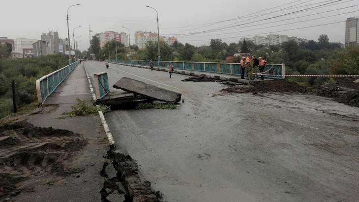 Разрушенный Черметовский мост в Брянске пока останется закрытым