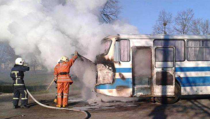 Специалисты «Группы ГАЗ» выясняют, почему сгорел автобус на брянской трассе