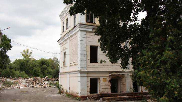 В Брянске варварски уничтожили старинный особняк Баженовых