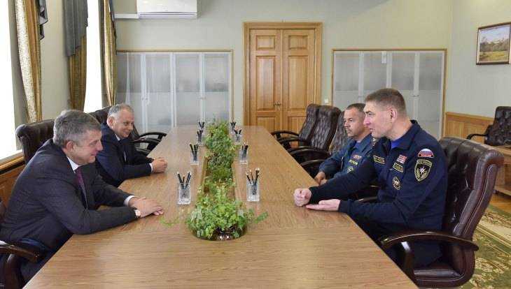 В Брянске замглавы МЧС и Александр Богомаз обсудили пожарную обстановку