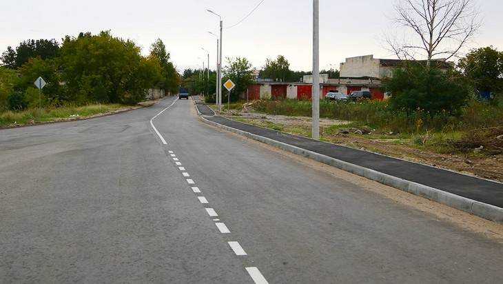 В Брянске построили долгожданную дорогу на Уральской улице