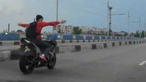В Брянске сняли видео опасной ночной погони гаишников за мотоциклистом
