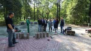В Пушкинском парке Брянска заменят древние скамейки