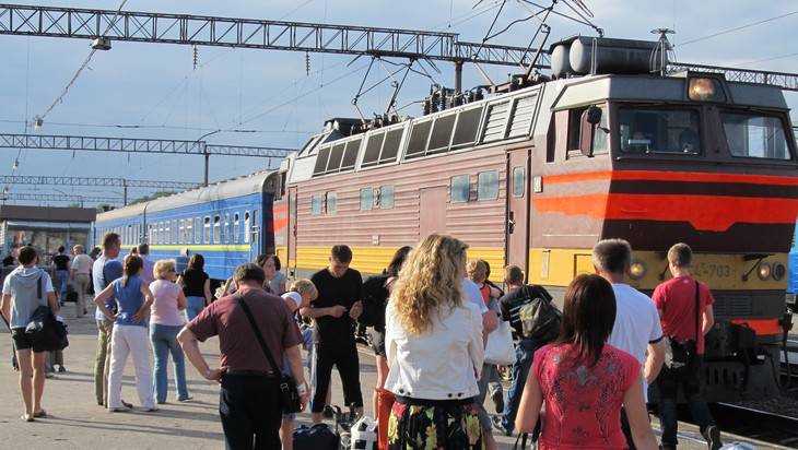 Пассажиры пожаловались на жуткую тесноту в поезде Брянск – Комаричи