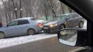 После первого снегопада в Брянске случилось огромное число ДТП 