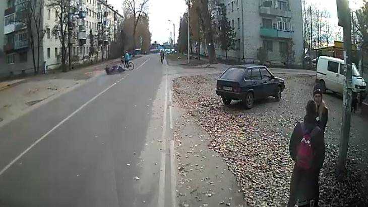В брянском поселке сняли видео о мотоциклисте, сбившем велосипедистку