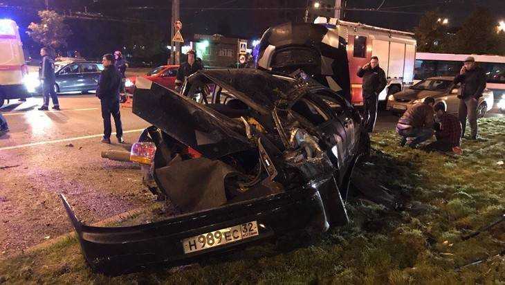 В Петербурге разбился гонщик и пассажиры на Mitsubishi Evo из Брянска 