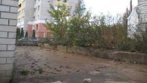 В Брянске дворы в переулке Пилотов покрылись толстым слоем грязи