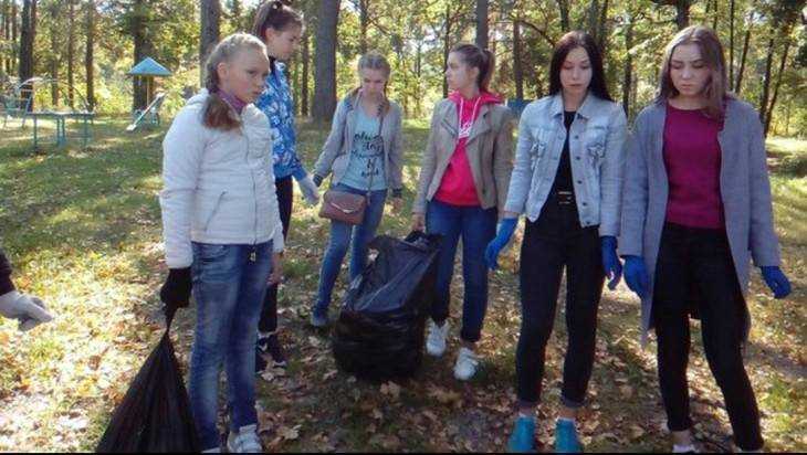 Брянские школьники собрали мусор и наткнулась на безразличие чиновников