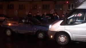 В Брянске потерявший ориентацию пьяный водитель протаранил микроавтобус