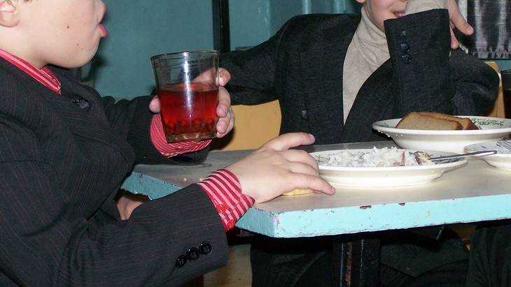 Брянские власти обсудили питание школьников на 7 рублей в день